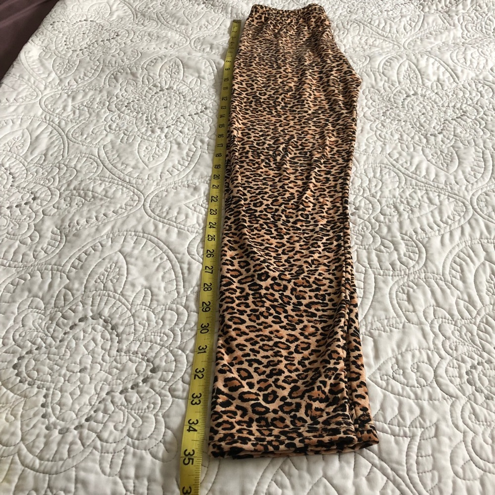 Smokin’ Hot Leopard Leggins Animal Print - Picture 5 of 8